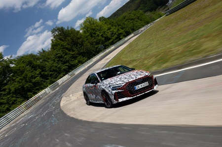 Audi RS 3 equipado con cubiertas P Zero Trofeo R