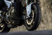 Bridgestone lanza el BATTLAX SPORT TOURING T33, neumático premium de Sport Touring para motocicletas