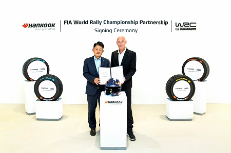 Hankook Tire Vice Chairman & CEO Sooil Lee, WRC Promoter Managing Director Jona Siebel