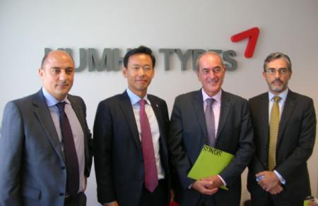 Kumho firma con Signus