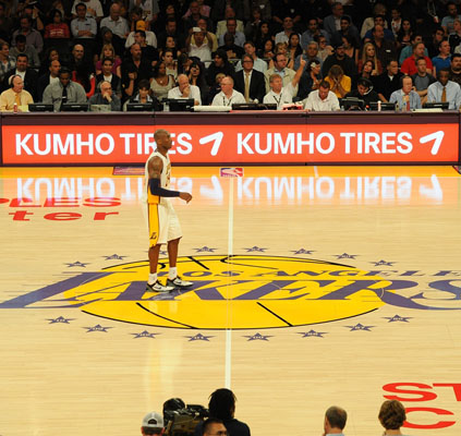 Continúa el patrocinio de Kumho y LA Lakers