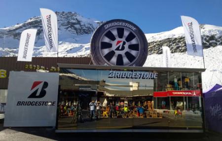 Bridgestone ha desarrollado un stand promocional especial 