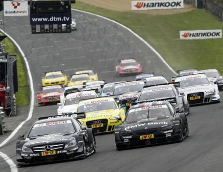 Espectacular salida del DTM de Brands Hatch