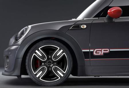 MINI John Cooper Works GP vendrá equipado con Kumho 