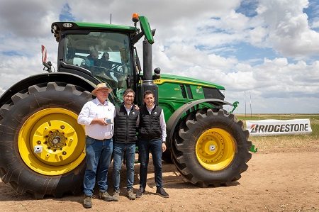 Bridgestone ha presentado en Demoagro el nuevo neumático VX-R TRACTOR